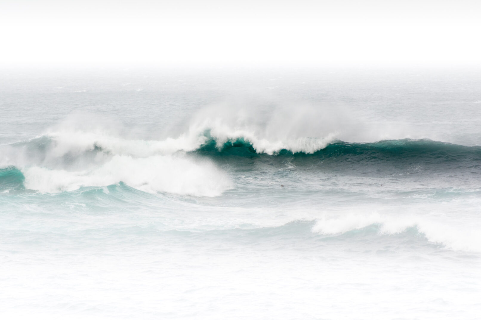 Turbulent ocean waves